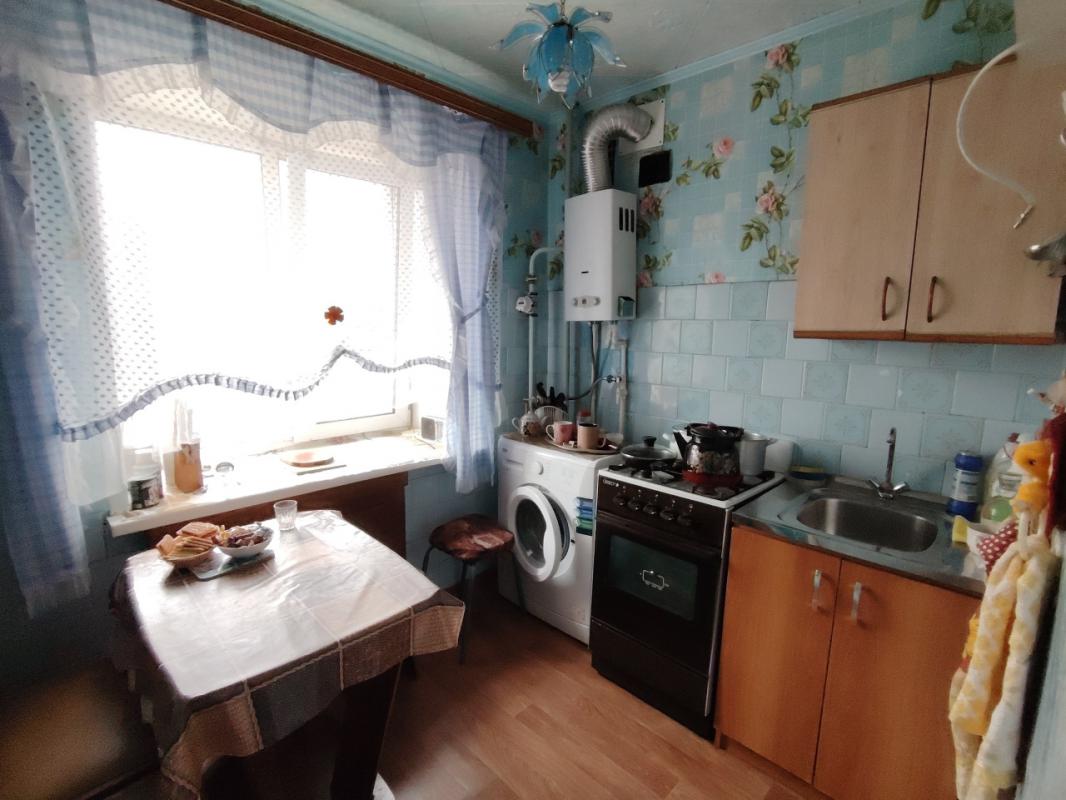 В продаже уютная 3-х комнатная квартира, расположенная на 3 этаже 5-ти этажного кирпичного дома. - Орск