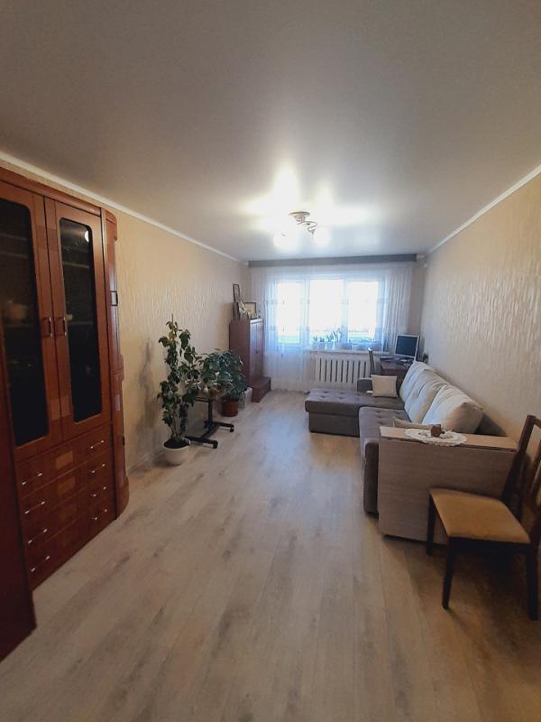 Продам двухкомнатную квартиру на 5 этаже, 5 этажного панельного дома, общей площадью 44 кв. - Орск