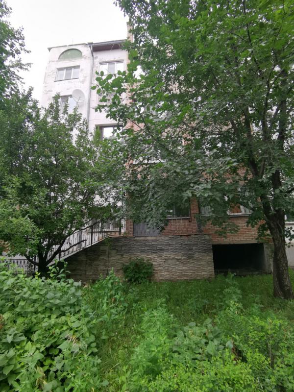Продам нежилое помещение в центре города, по ул. - Новотроицк