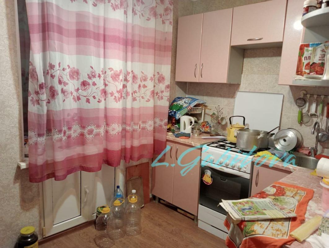 Продается 3-комнатная, расположенная на 9 этаже 9-этажного кирпичного дома в востребованном районе г - Орск