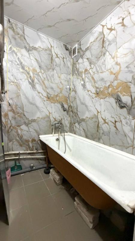 Продается двухкомнатная квартира, общей площадью 43,5 кв. - Орск