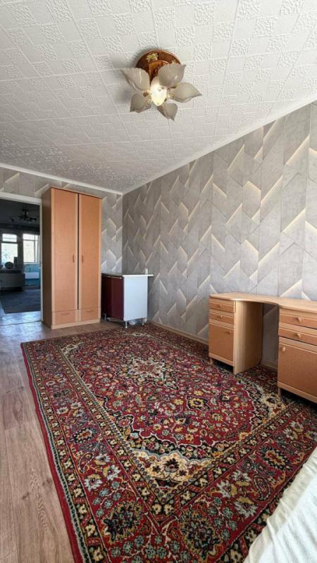 Продается двухкомнатная квартира, общей площадью 43,5 кв. - Орск