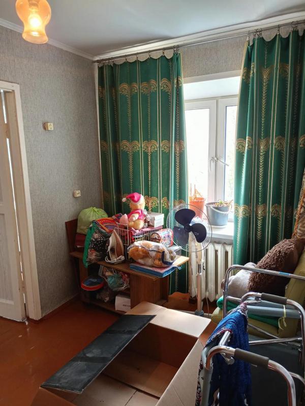 Продаётся уютная двухкомнатная квартира на четвёртом этаже кирпичного дома, по адресу Есенкова 8,  К - Новотроицк