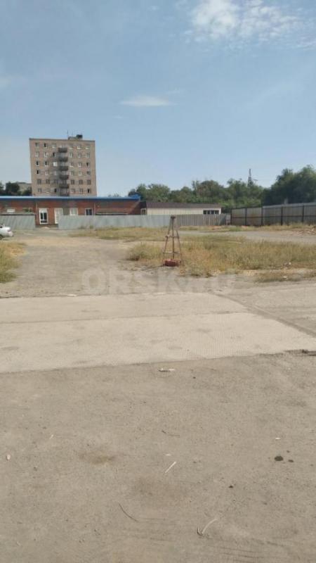 За ТРК ЕВРОПЕЙСКИЙ сдается под рынок/ оптовый продуктовый рынок , огороженная территория 10000 кв м - Орск