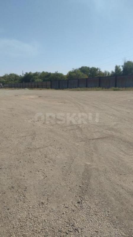За ТРК ЕВРОПЕЙСКИЙ сдается под рынок/ оптовый продуктовый рынок , огороженная территория 10000 кв м - Орск