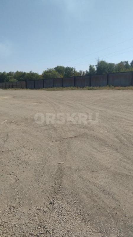 За ТРК ЕВРОПЕЙСКИЙ сдается под рынок/ оптовый продуктовый рынок , огороженная территория 10000 кв м - Орск