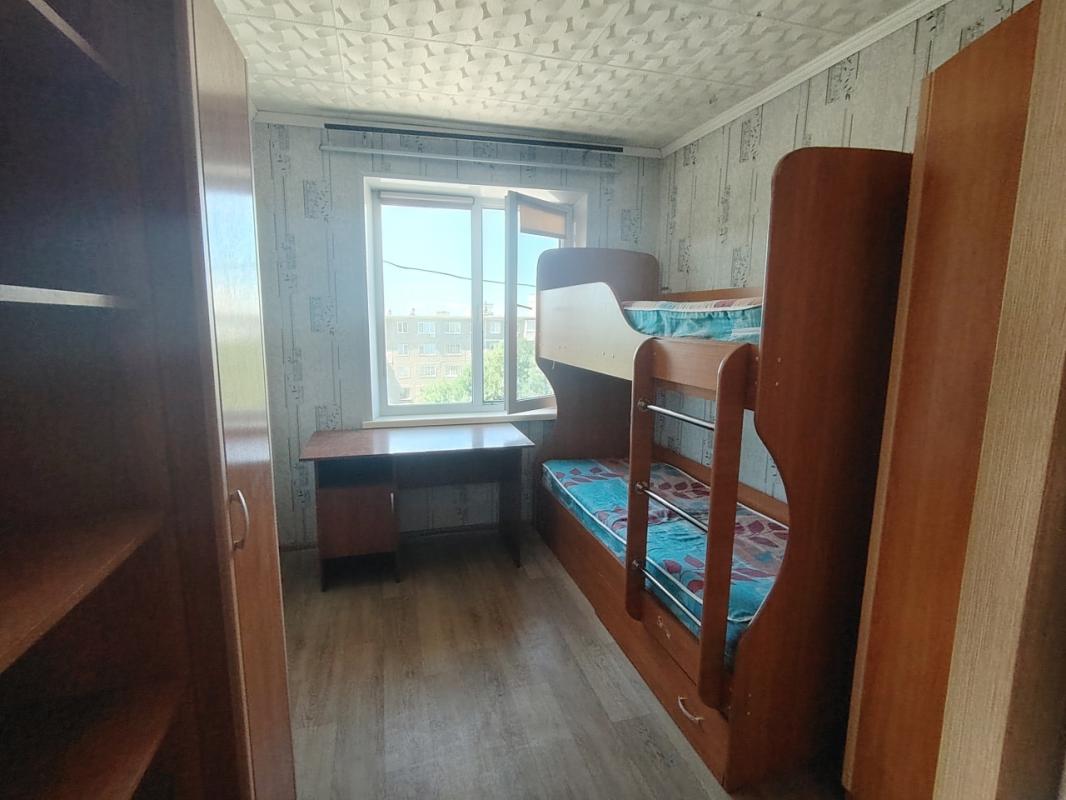 В продаже светлая, теплая, уютная 4-х комнатная квартира, расположенная на 5 этаже 5-ти этажного пан - Орск