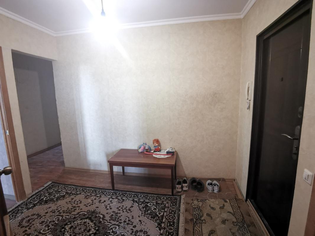 Продам отличную трехкомнатную квартиру улучшенной планировки по пр. - Орск