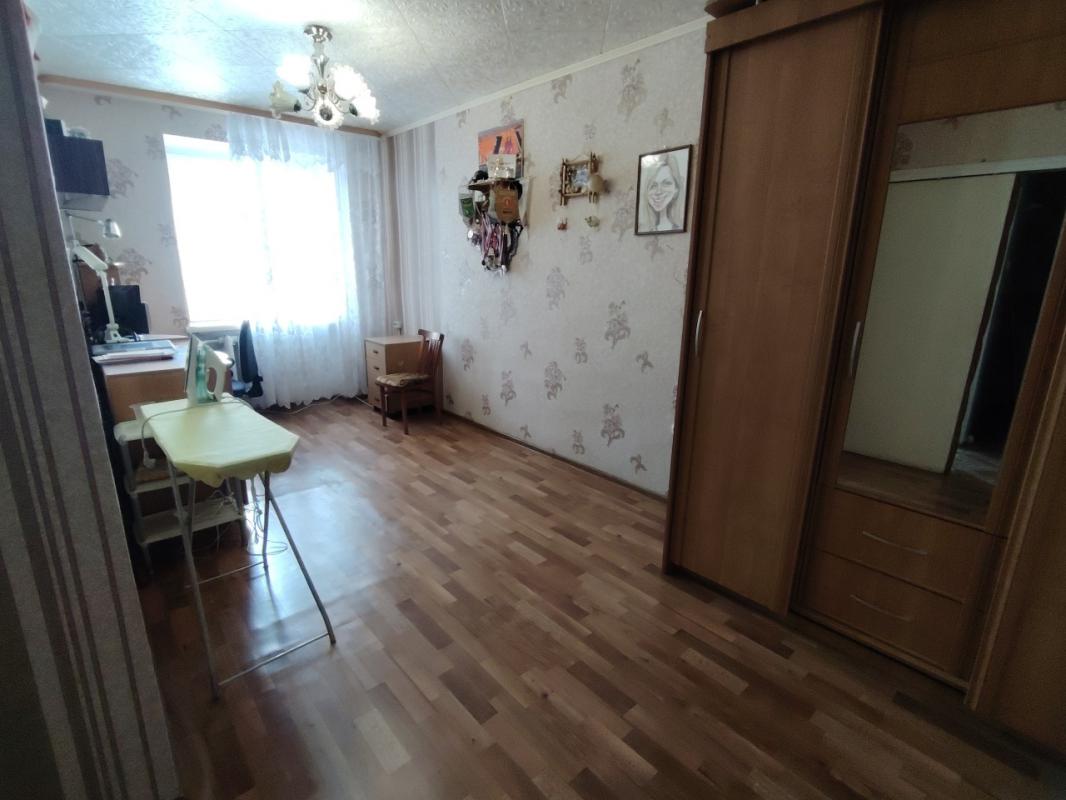 В продаже 3-х комнатная квартира, расположенная на 5 этаже пятиэтажного кирпичного дома общей площад - Орск
