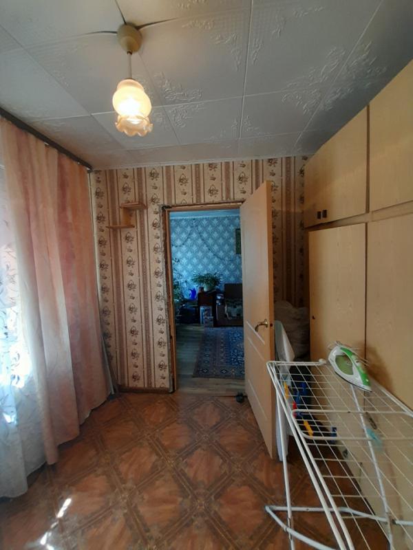 Продается 4-комнатная квартира по адресу: пр. - Орск