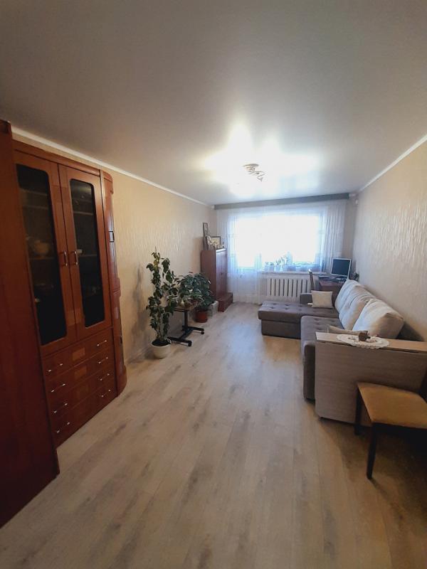 Продам двухкомнатную квартиру на 5 этаже, 5 этажного панельного дома, общей площадью 44 кв. - Орск
