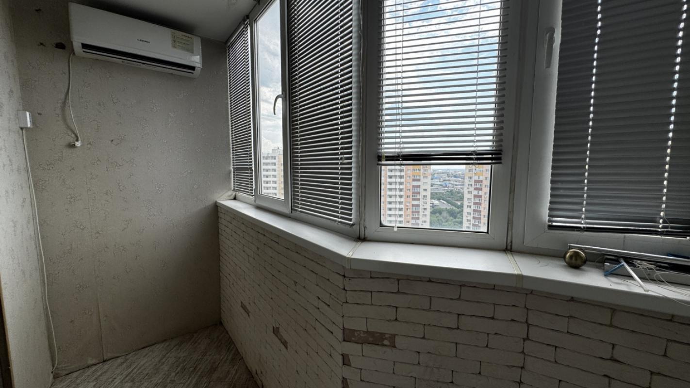 Предлагаем вашему вниманию  двухкомнатную  уютную квартиру с ремонтом на 16 этаже, 17 этажного дома, - Оренбург