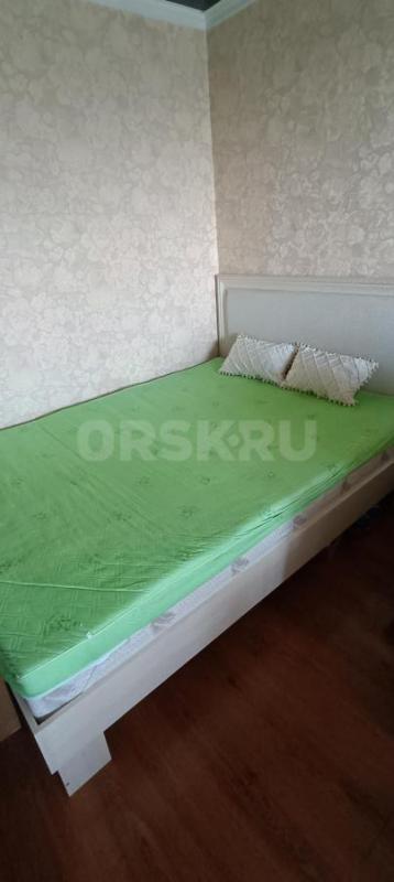Продам кровать бу в хорошем состоянии размер 140 на 200 м, есть ортопедическое основание ламели, без - Орск