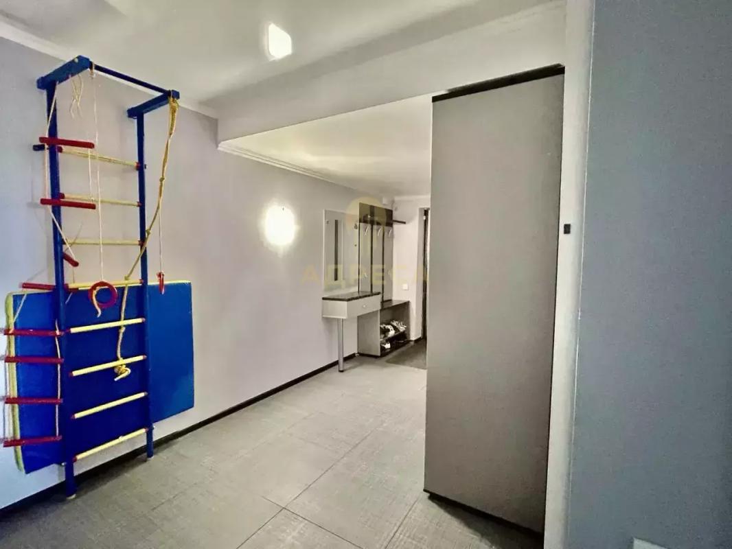Представляю Вашему внимаю просторную трехкомнатную квартиру в самом ЦЕНТРЕ ГОРОДА. - Оренбург