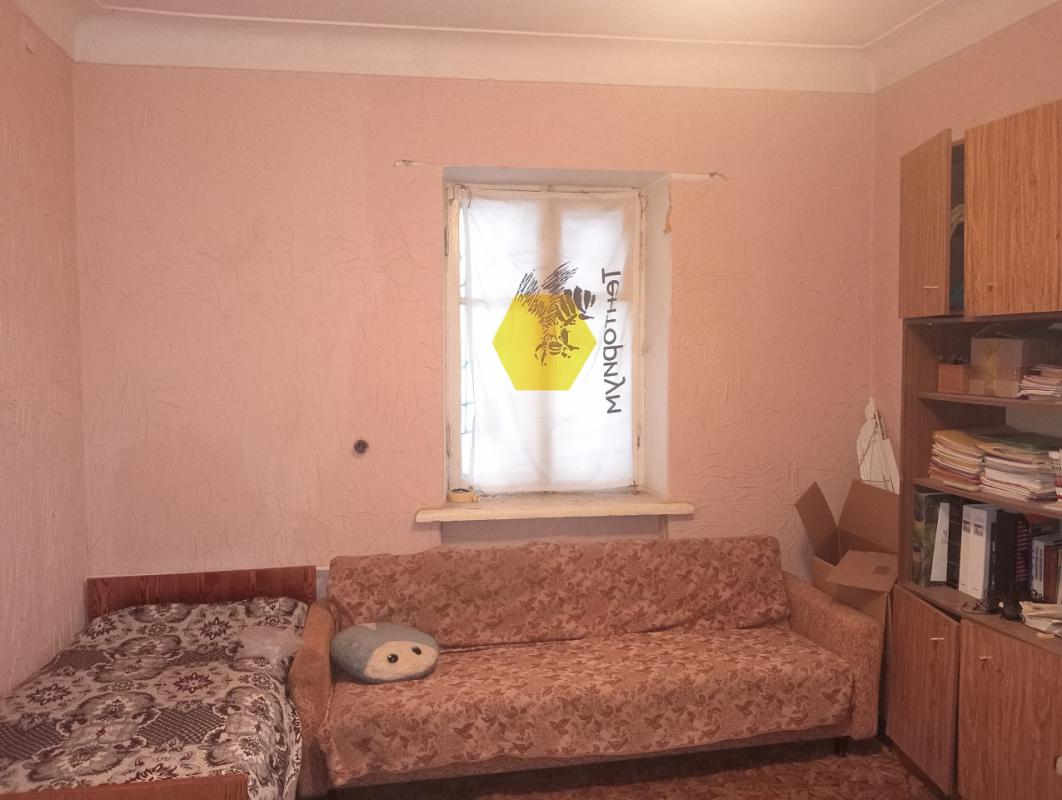 Продается 3-комнатная квартира старого типа, расположенная по адресу: ул. - Орск