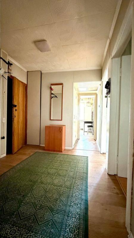 Продаётся трёхкомнатная квартира площадью 62 квадратных метра в самом центре города на улице Щорса ( - Орск