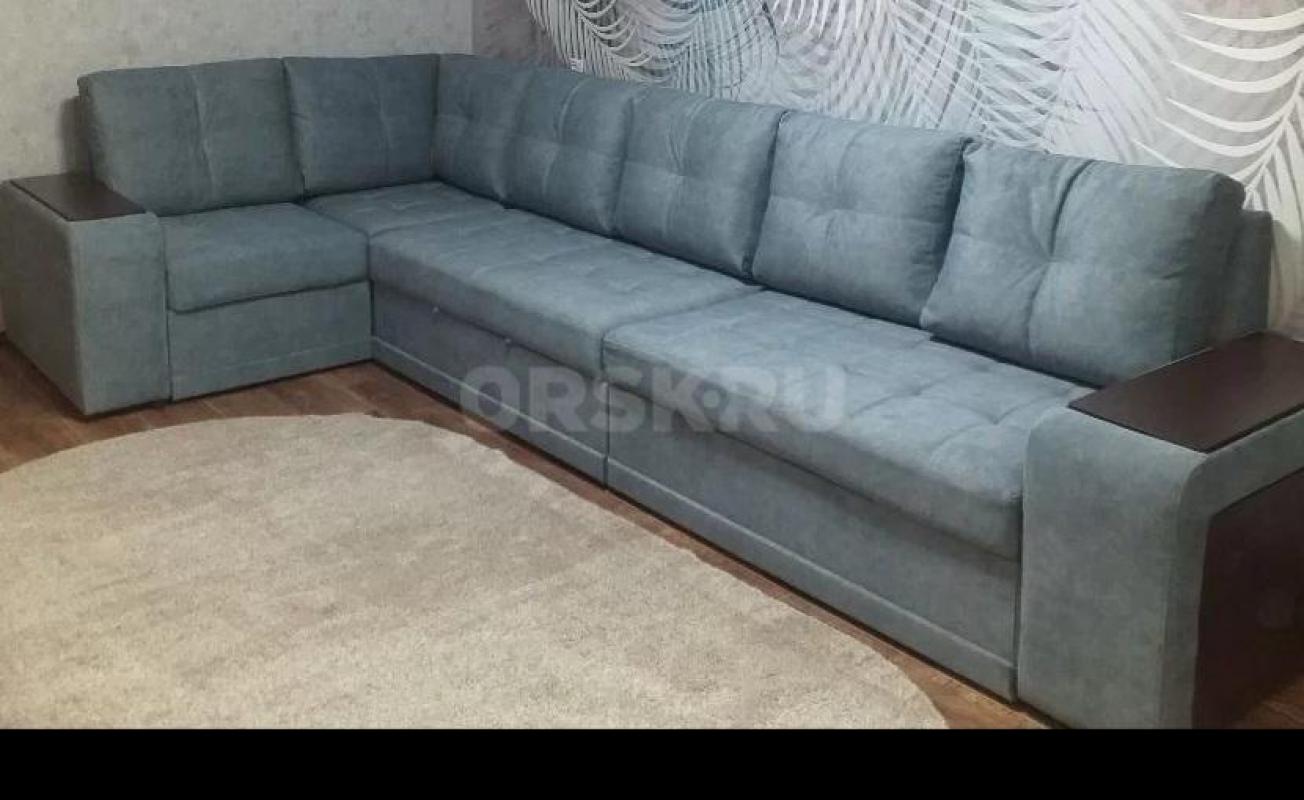 Продам диван угловой,  модульный (угол меняется)
4м *1.9м
Журнальный стол в комплекте - Орск
