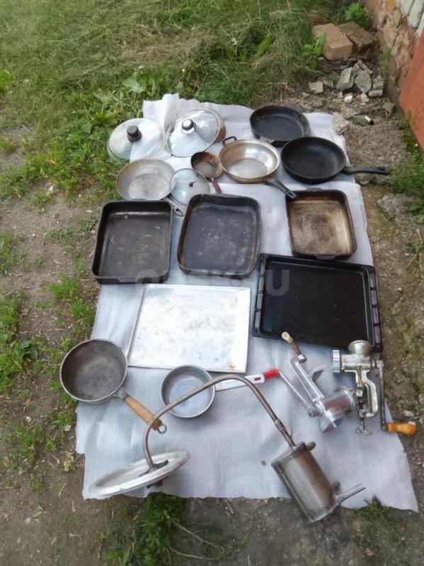 Продам сковородки, мясорубки, формы для выпечки, закаточные машинки, охладитель по договоренности. - Орск