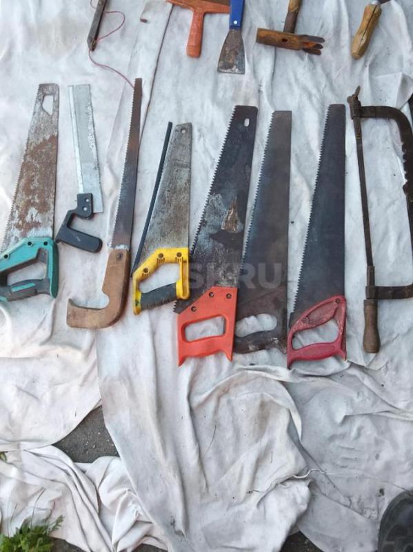 Продам ножовки, серп, веткорез, тяпку, шпатель, пистолет для нанесения швов герметиком по договоренн - Орск