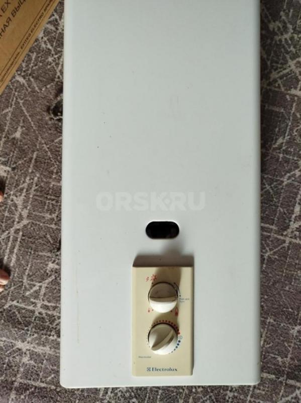 Продам плиту электрическую с духовкой "Мечта",колонку газовую с электророзжигом &a - Орск