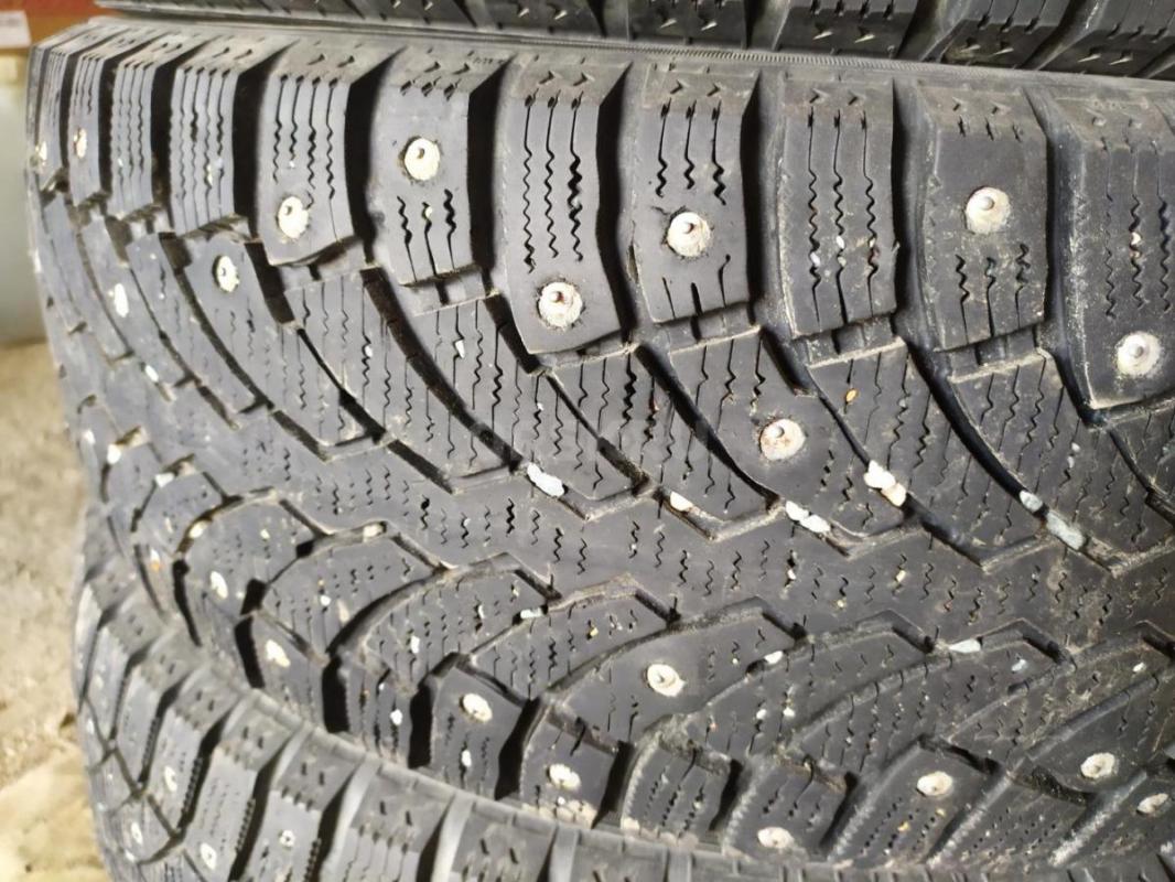 Продам зимнюю резину Formula Ice, 215/60 r16, полностью дошипованная - Орск