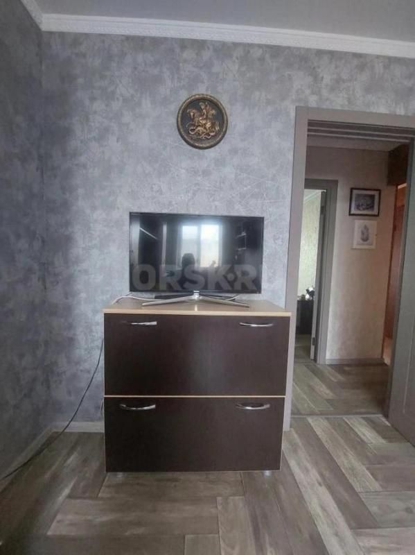 Продам мебель в детскую спальню ( кровать, шкафы, комод, письменный стол с полкой) , цвет венге в со - Орск