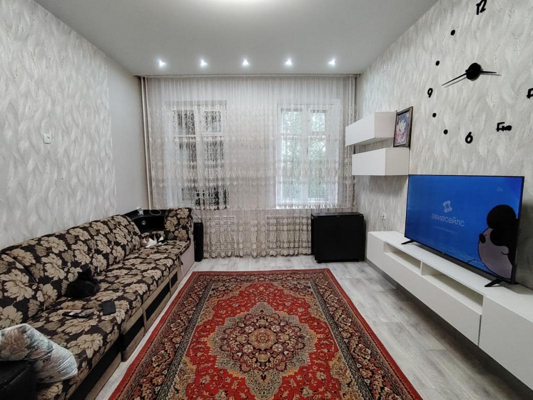 Продаётся уютная трехкомнатная квартира площадью 74.8 квадратных метров на втором этаже трёхэтажного - Орск
