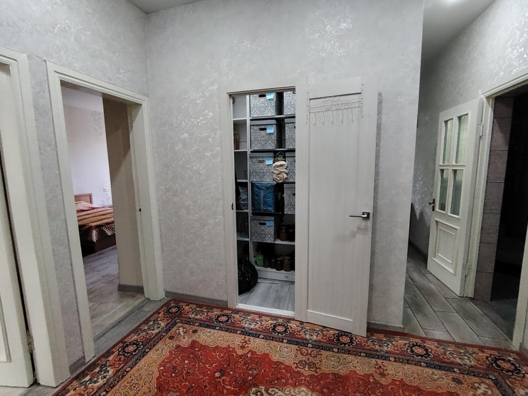 Продаётся уютная трехкомнатная квартира площадью 74.8 квадратных метров на втором этаже трёхэтажного - Орск
