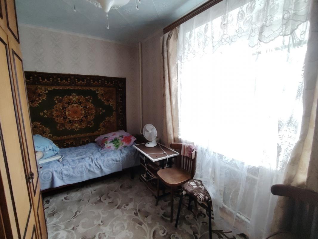 В продаже уютная 3-х комнатная квартира, расположенная на 3 этаже 5-ти этажного кирпичного дома. - Орск