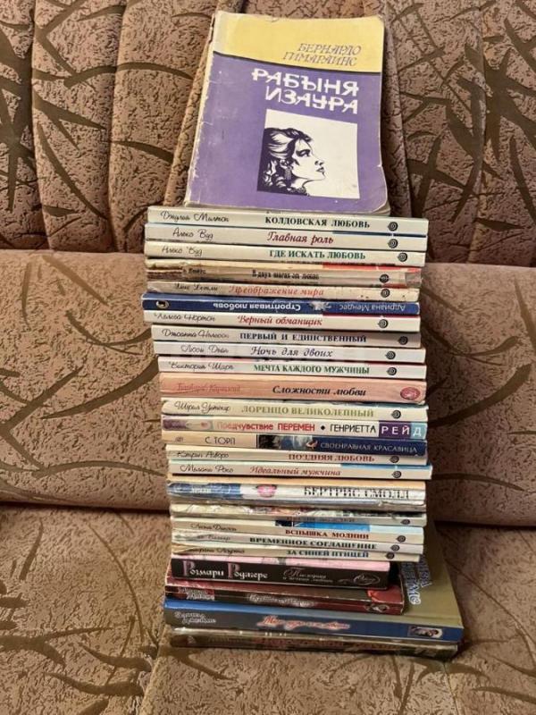 Книги по 10 руб.,  возле рынка  на Тбилисской - Орск