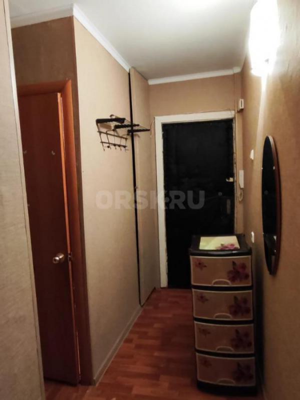 Сдам 2х комнатную квартиру на 1ом этаже 5ти этажного дома по улице Станиславского 97 на длительный с - Орск