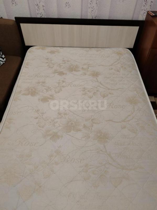 Продам в связи с переездом кровать с матрасом 120/200 . - Орск