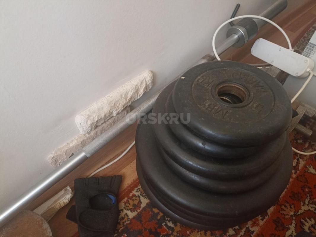 Продам стойку, в комплекте штанга 100 кг, прямой гриф, с композитными дисками. - Новотроицк