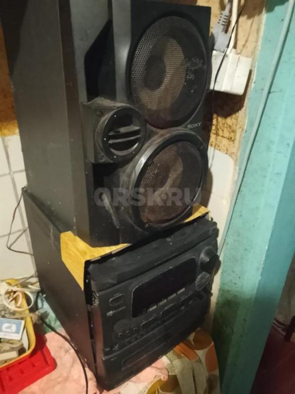 Продам музыкальные центры, сабвуфера,  колонки от магнитофонов по договоренности. - Орск