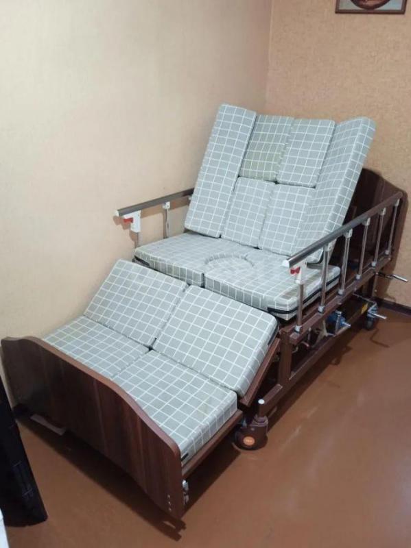 Продам кровать б/у для лежачих больных с функцией кардиокресло (опускается ножной конец, поднимается - Орск