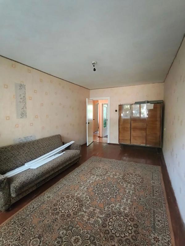 Продаëтся 2-х комнатная квартира, на 1 этаже, 5-ти этажного дома, по адресу:
г. - Новотроицк