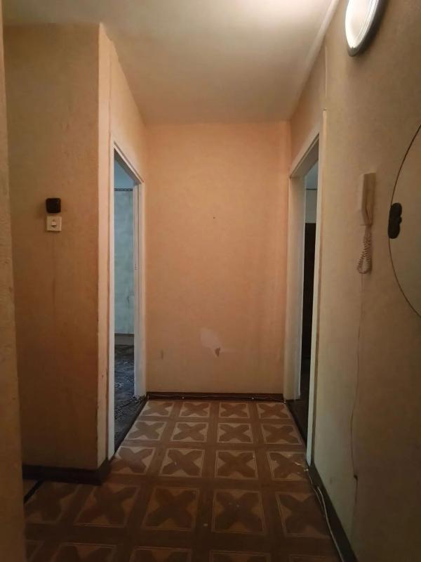 Продаëтся 2-х комнатная квартира, на 1 этаже, 5-ти этажного дома, по адресу:
г. - Новотроицк