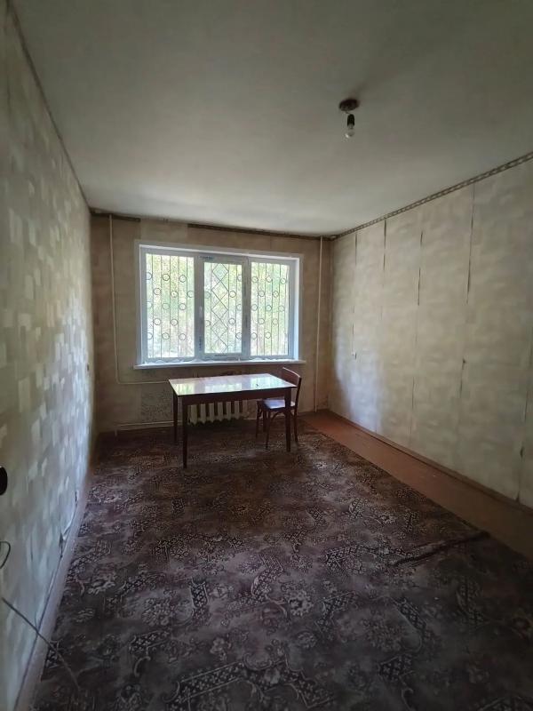 Продаëтся 2-х комнатная квартира, на 1 этаже, 5-ти этажного дома, по адресу:
г. - Новотроицк