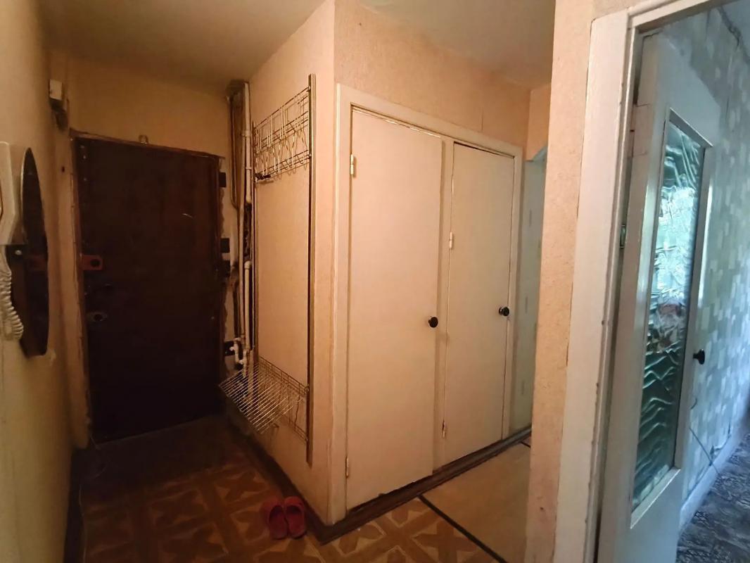 Продаëтся 2-х комнатная квартира, на 1 этаже, 5-ти этажного дома, по адресу:
г. - Новотроицк