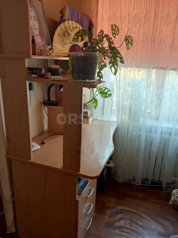 Продам стол ученический с полками и ящиками - Орск