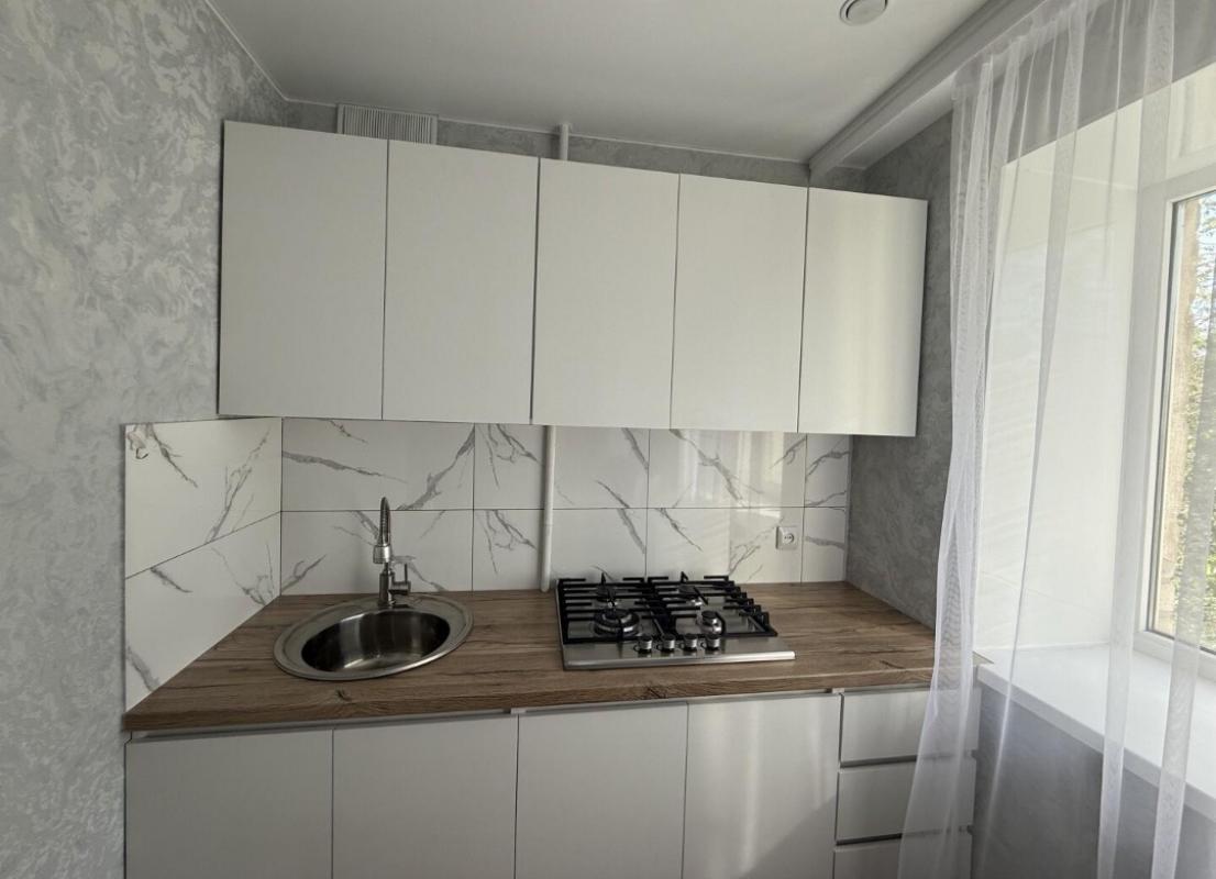 Отличная трехкомнатная квартира по ул. - Новотроицк