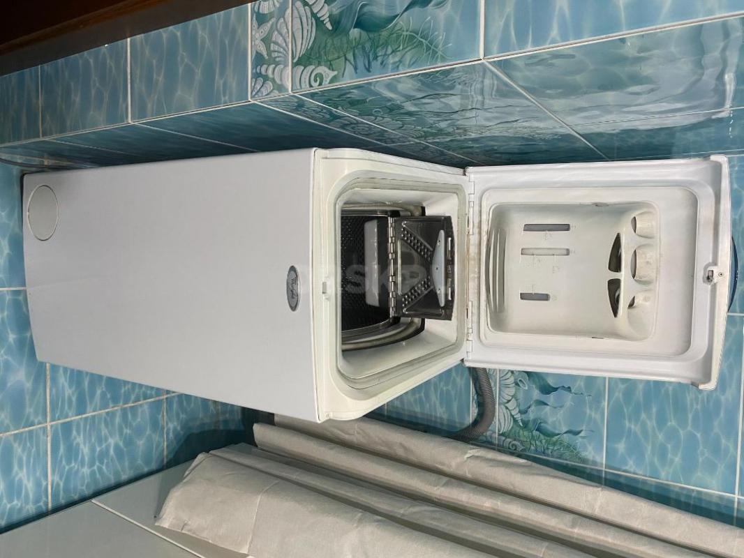 Стиральную машину Whirlpool 
Состояние хорошее
Не в рабочем состояние, нужна замена шкива на бараб - Орск