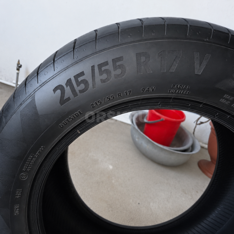 Продам шины  Continental 215/55/R17 в хорошем состоянии. - Орск
