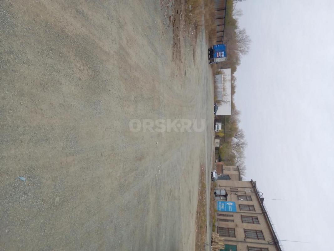 В здании за ТРК ЕВРОПЕЙСКИЙ сдам помещения под склад ,  производство . - Орск