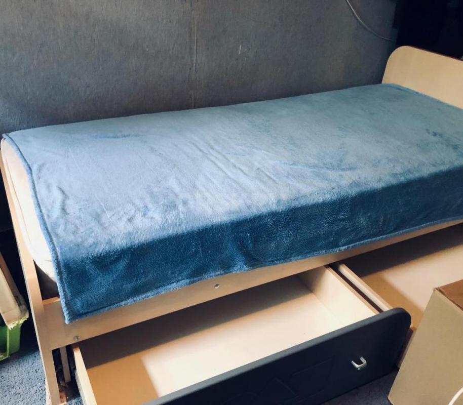 Продам детский гарнитур 

В комплект входит:

* стол;
* шкаф;
* кровать с матрасом;
* подвесн - Орск