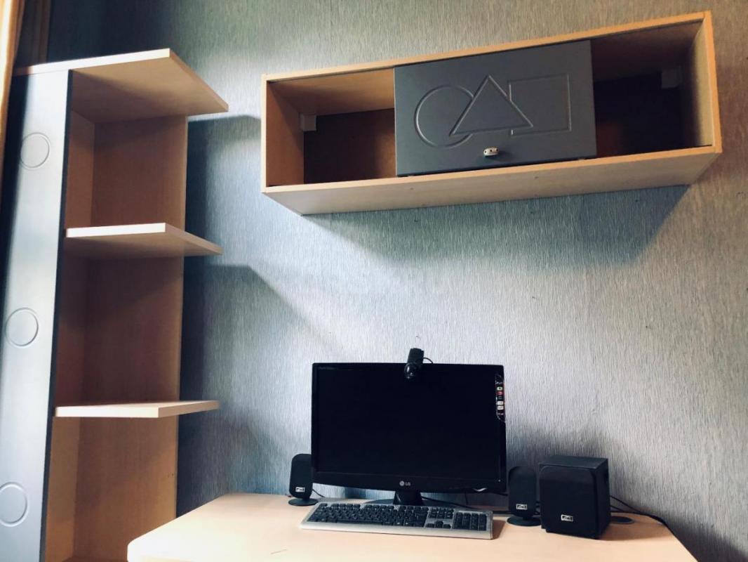 Продам детский гарнитур 

В комплект входит:

* стол;
* шкаф;
* кровать с матрасом;
* подвесн - Орск