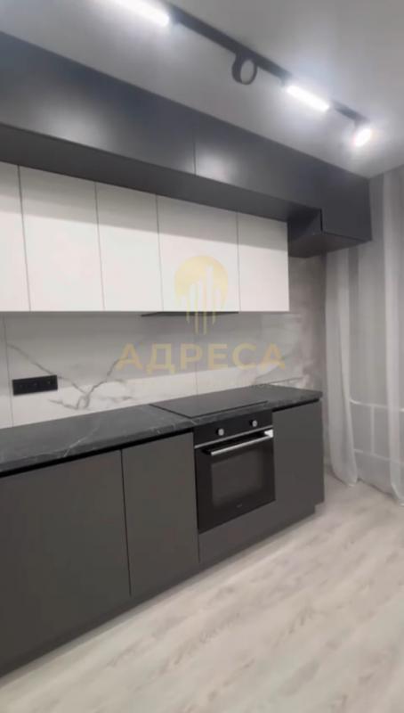 В продаже евро 3-ка, кухня-гостиная 21  кв м, 2 спальни,  раздельный с/у,  из мебели - кухня в 3 уро - Оренбург