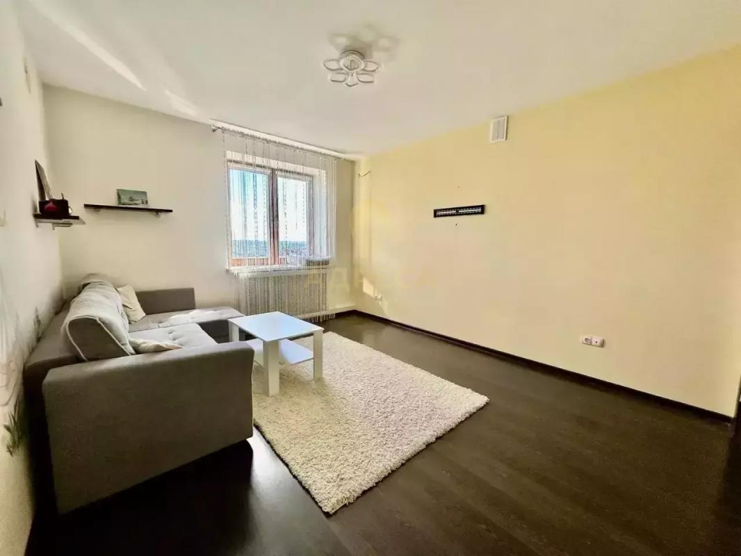 Представляю Вашему внимаю просторную трехкомнатную квартиру в самом ЦЕНТРЕ ГОРОДА. - Оренбург