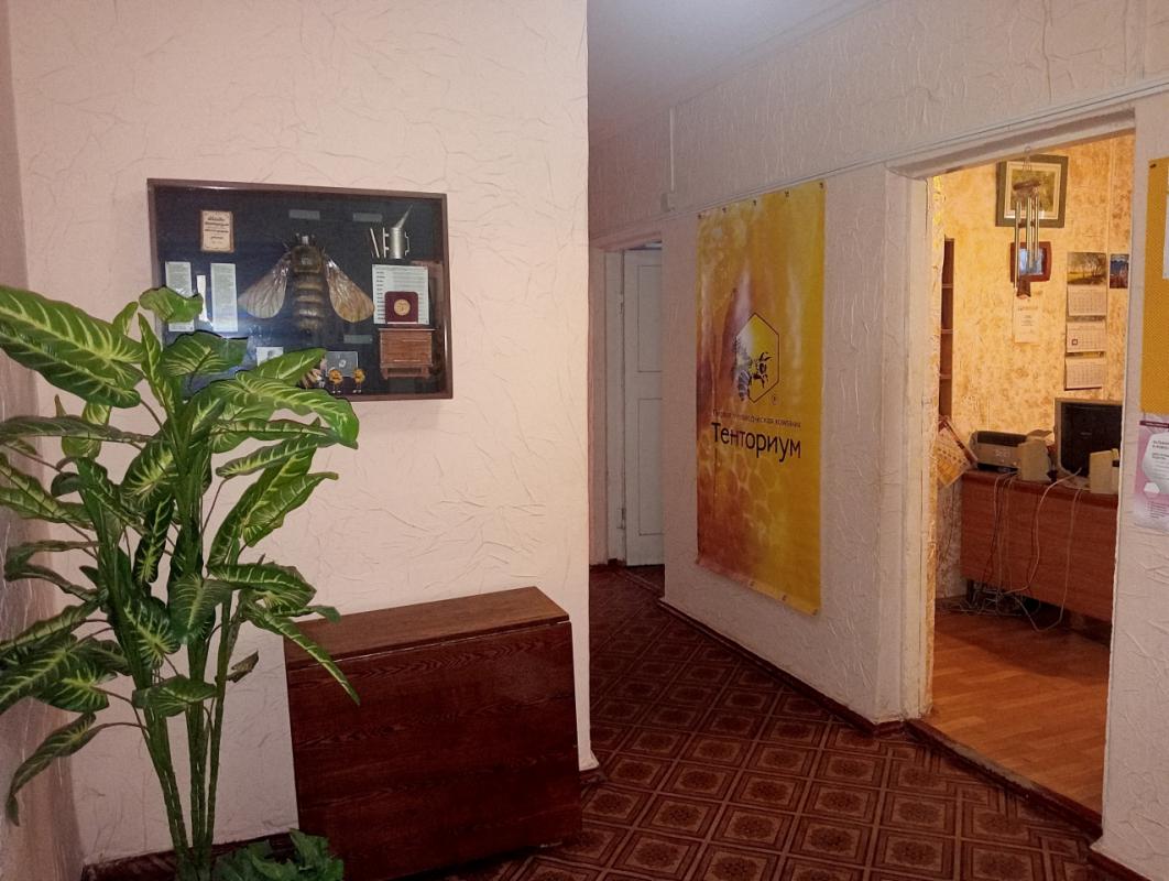 Продается 3-комнатная квартира старого типа, расположенная по адресу: ул. - Орск