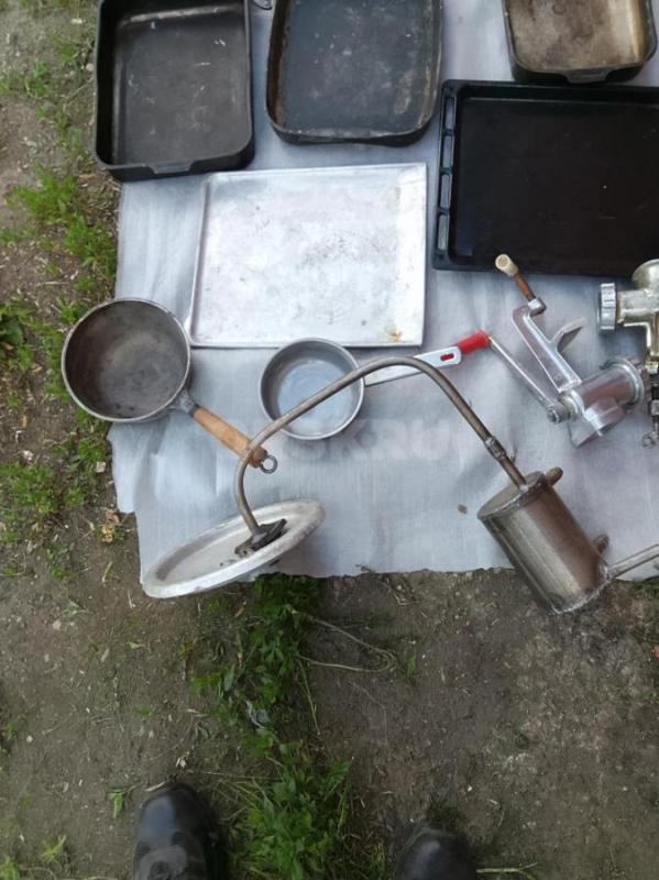 Продам сковородки, мясорубки, формы для выпечки, закаточные машинки по 200 рублей за штуку ,  охлади - Орск